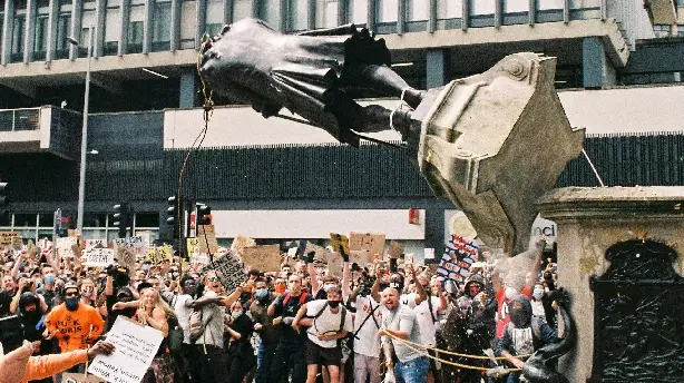 Statue Wars: One Summer in Bristol Screenshot