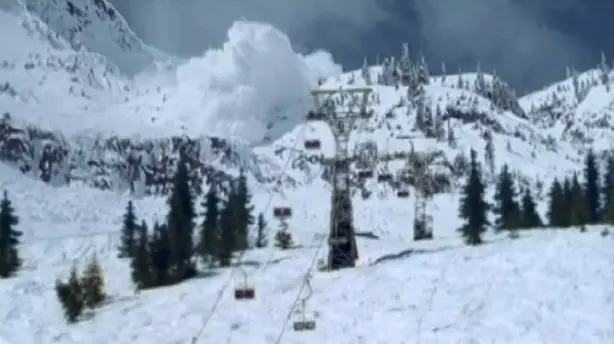White Inferno - Snowboarder am Abgrund Screenshot