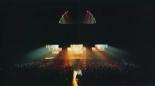 Pink Floyd - The Wall, Live At The Earl's Court Screenshot