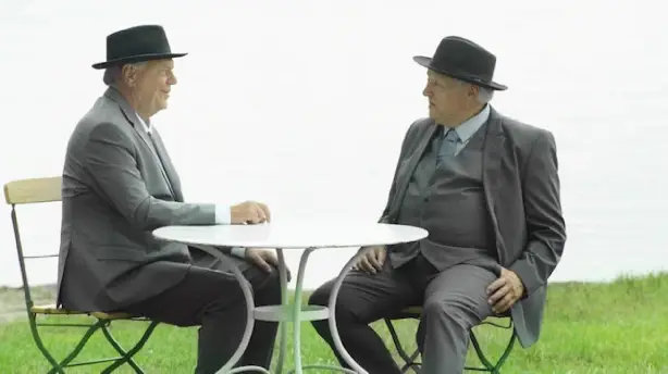 Zwei Herren im Anzug Screenshot