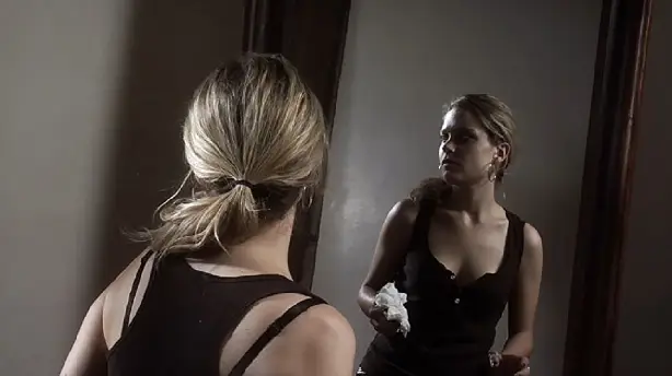 The Girl in the Mirror Screenshot